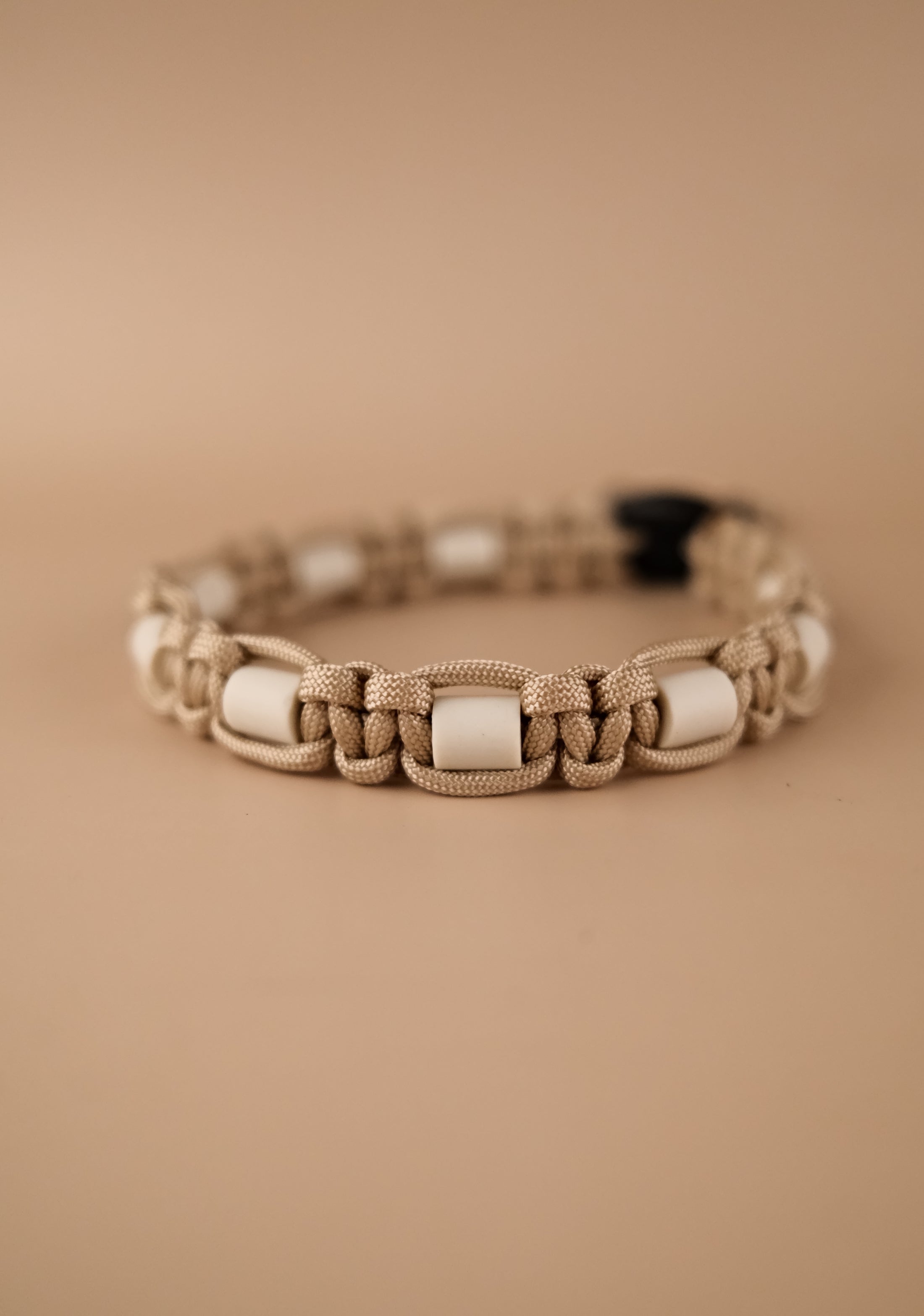 EM-Keramik Schmuckhalsband beige