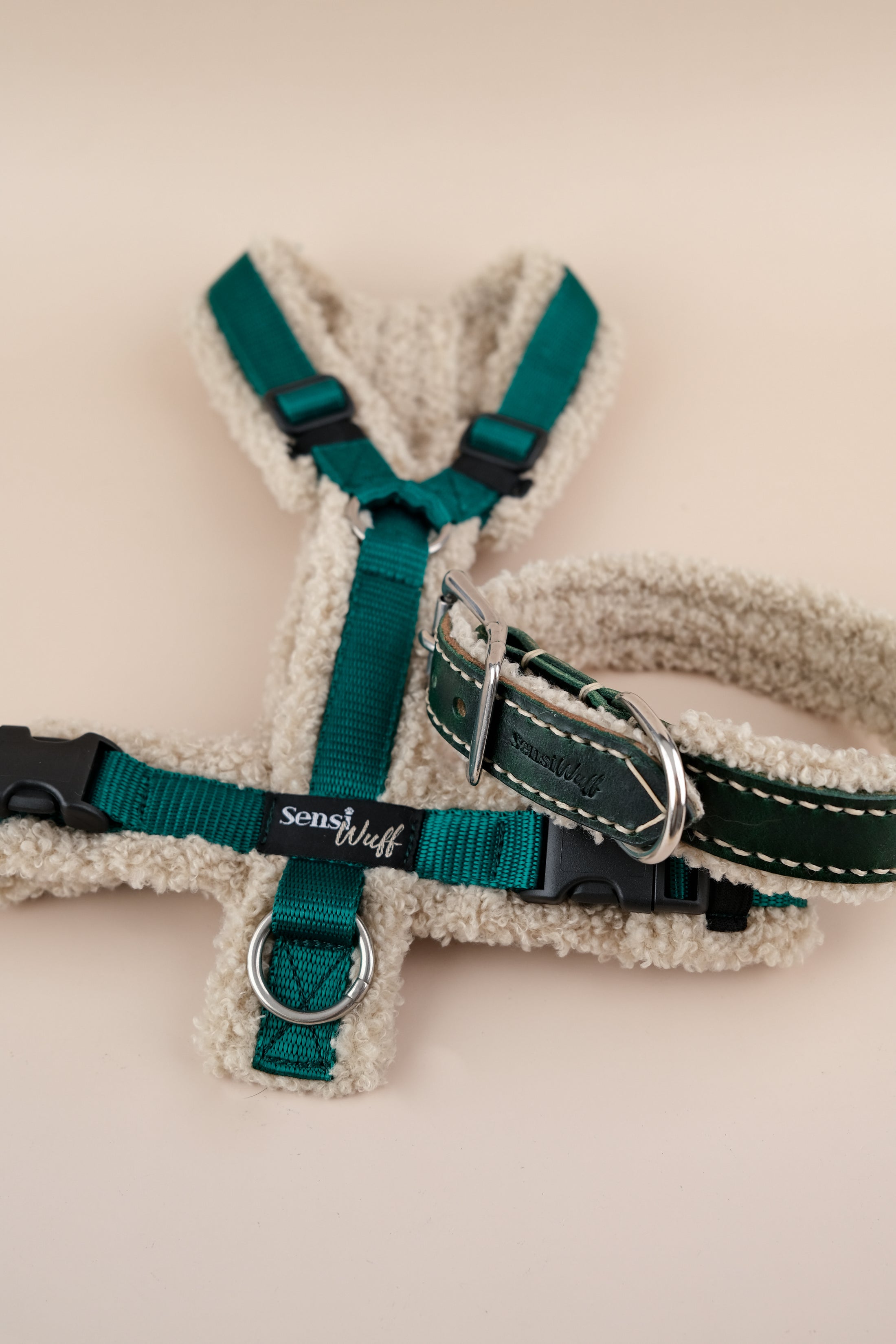 Halsband "Cozy Wintertime" Tannengrün Leder mit Teddy