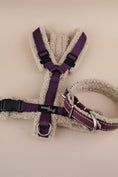 Bild in Galerie-Betrachter laden, Halsband "Cozy Wintertime" Winterbeere Leder mit Teddy
