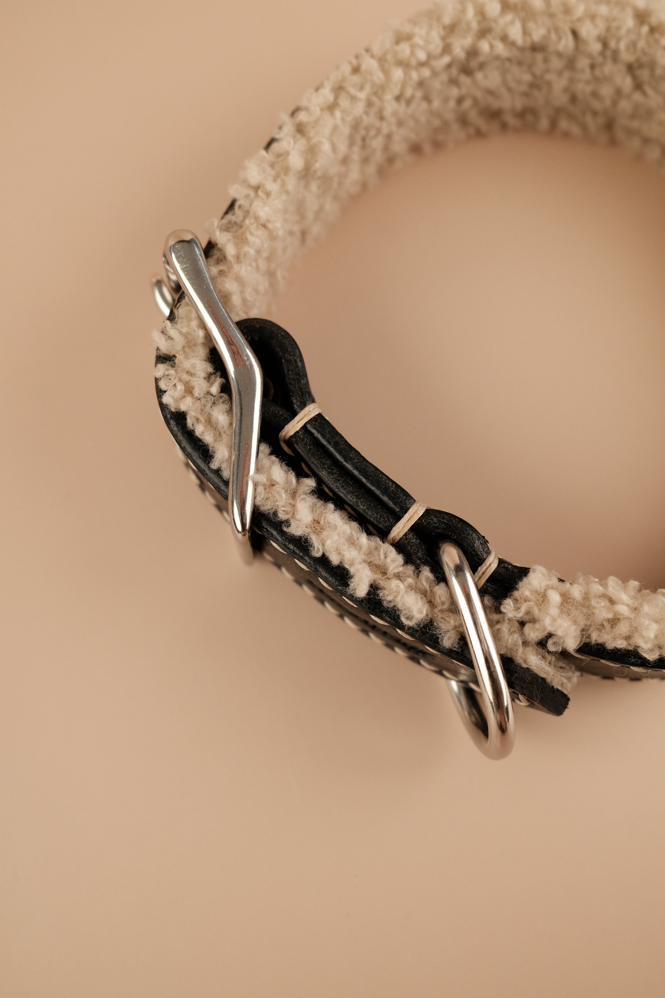 Halsband "Cozy Wintertime" Schwarz Leder mit Teddy