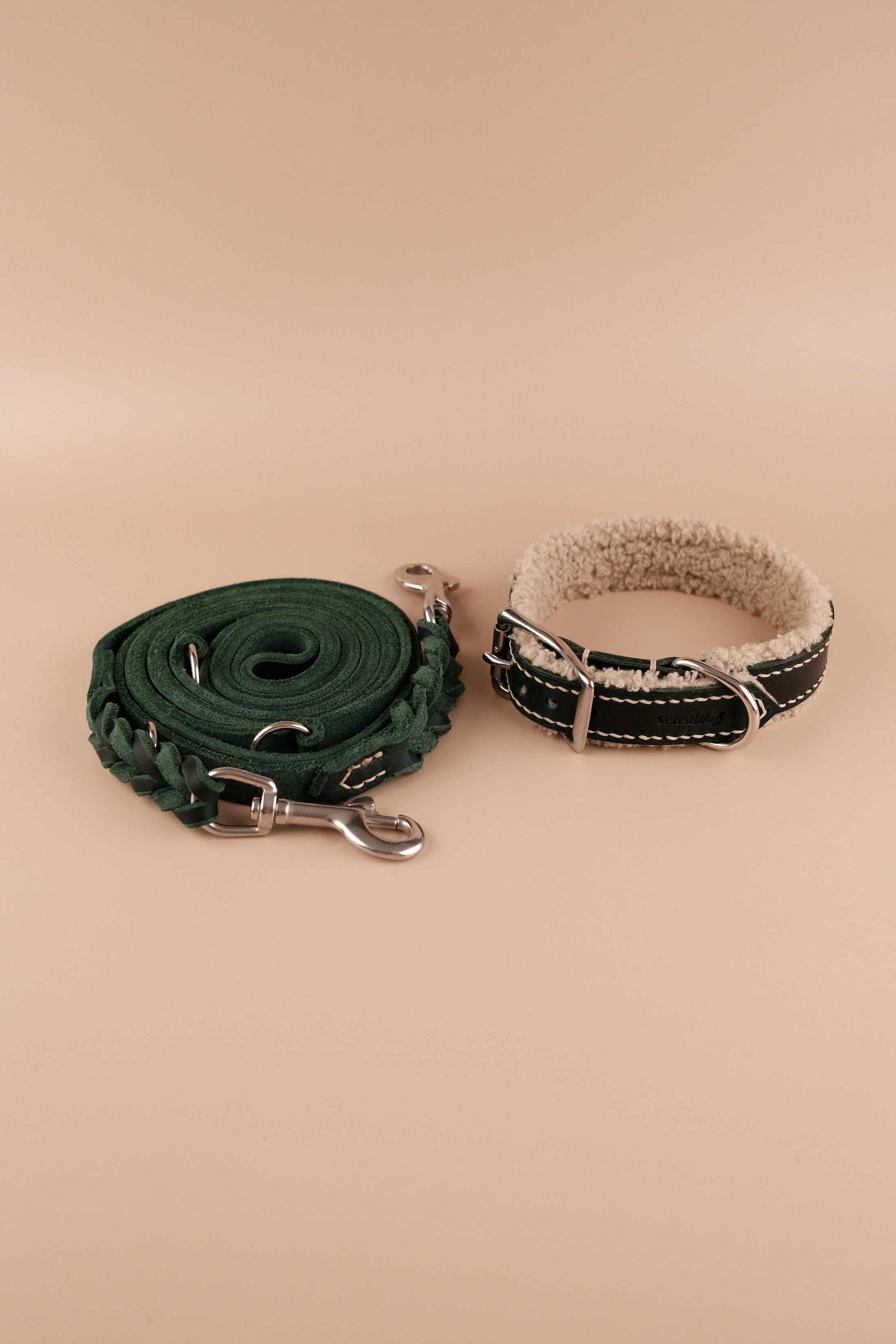 Halsband "Cozy Wintertime" Tannengrün Leder mit Teddy