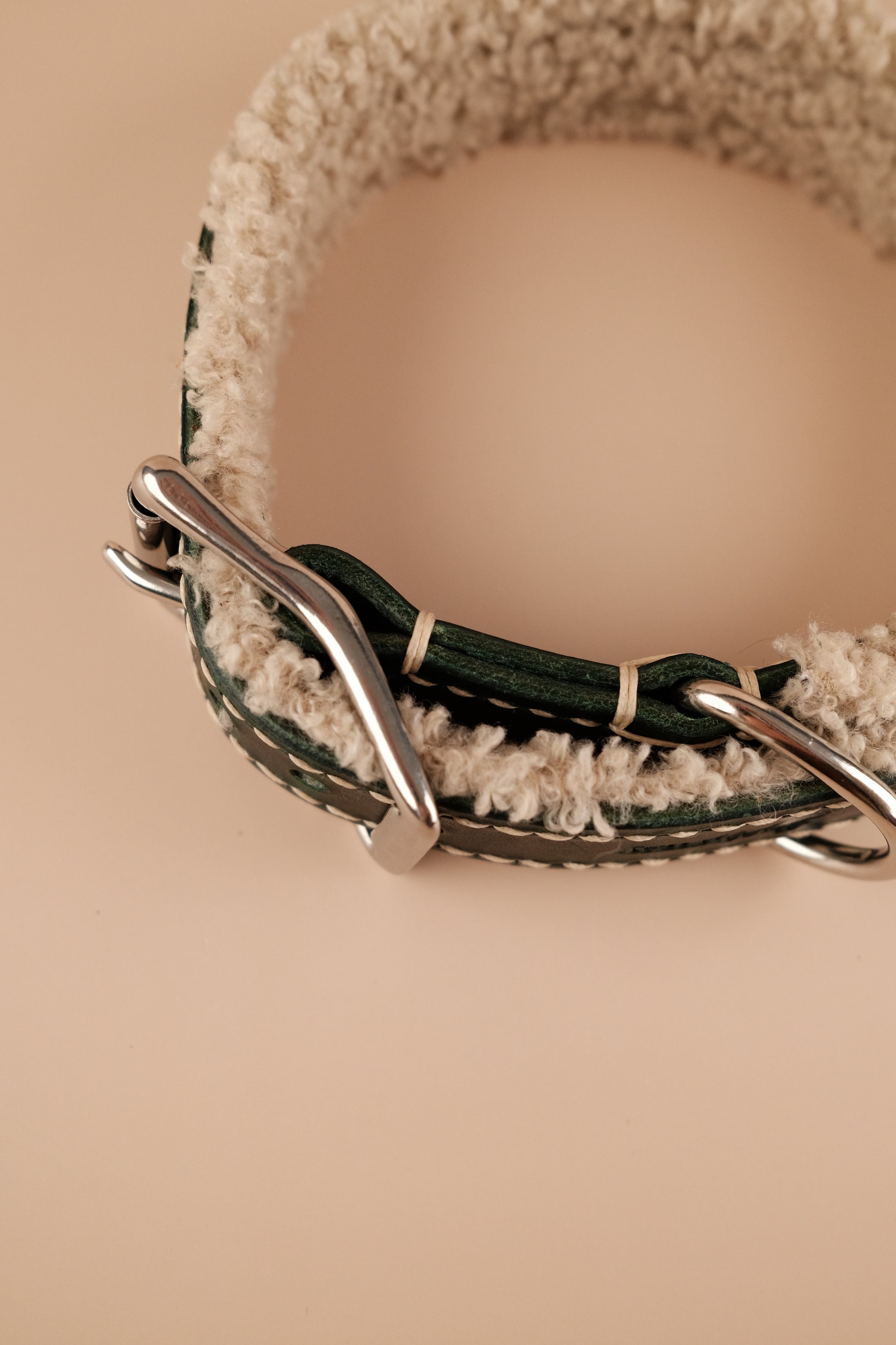 Halsband "Cozy Wintertime" Tannengrün Leder mit Teddy