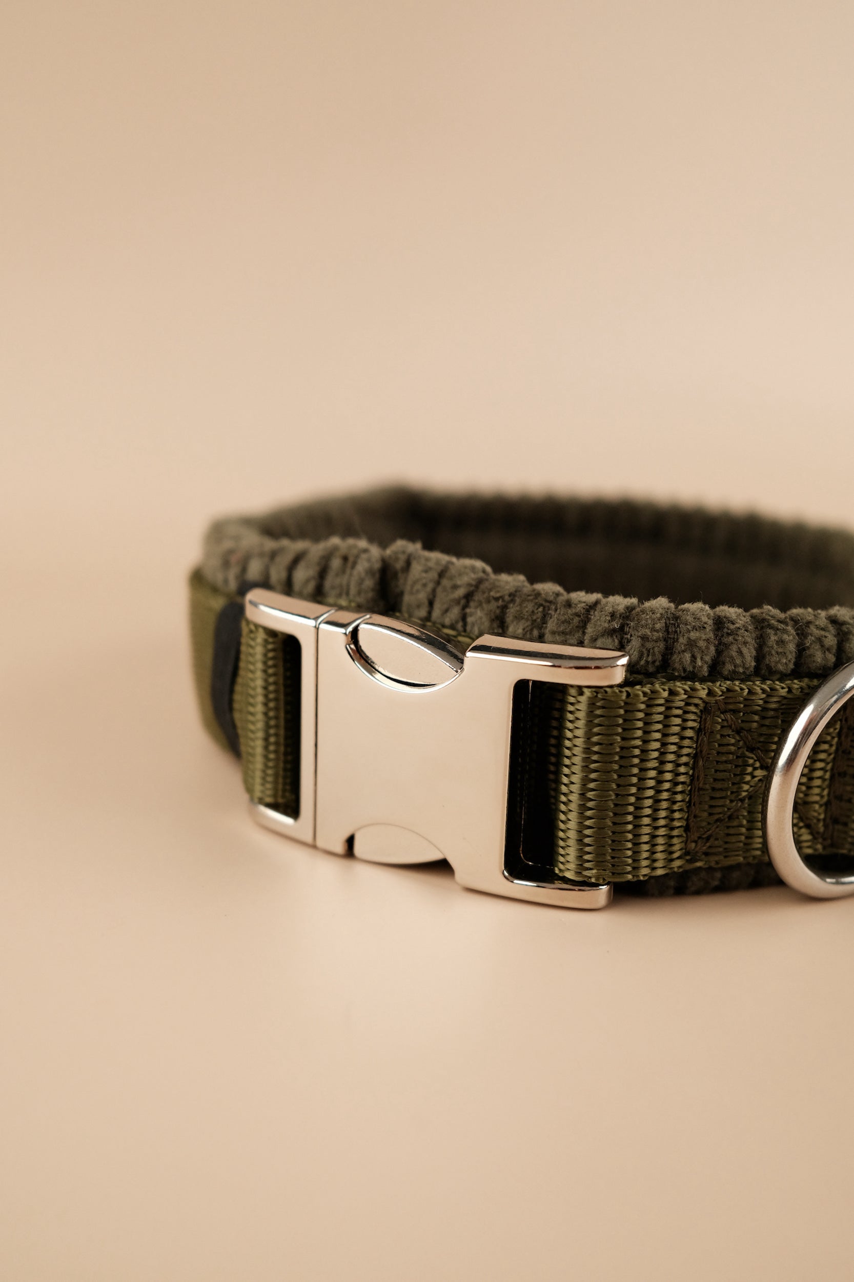 Halsband "Pure Elegance" - Olive mit Cord