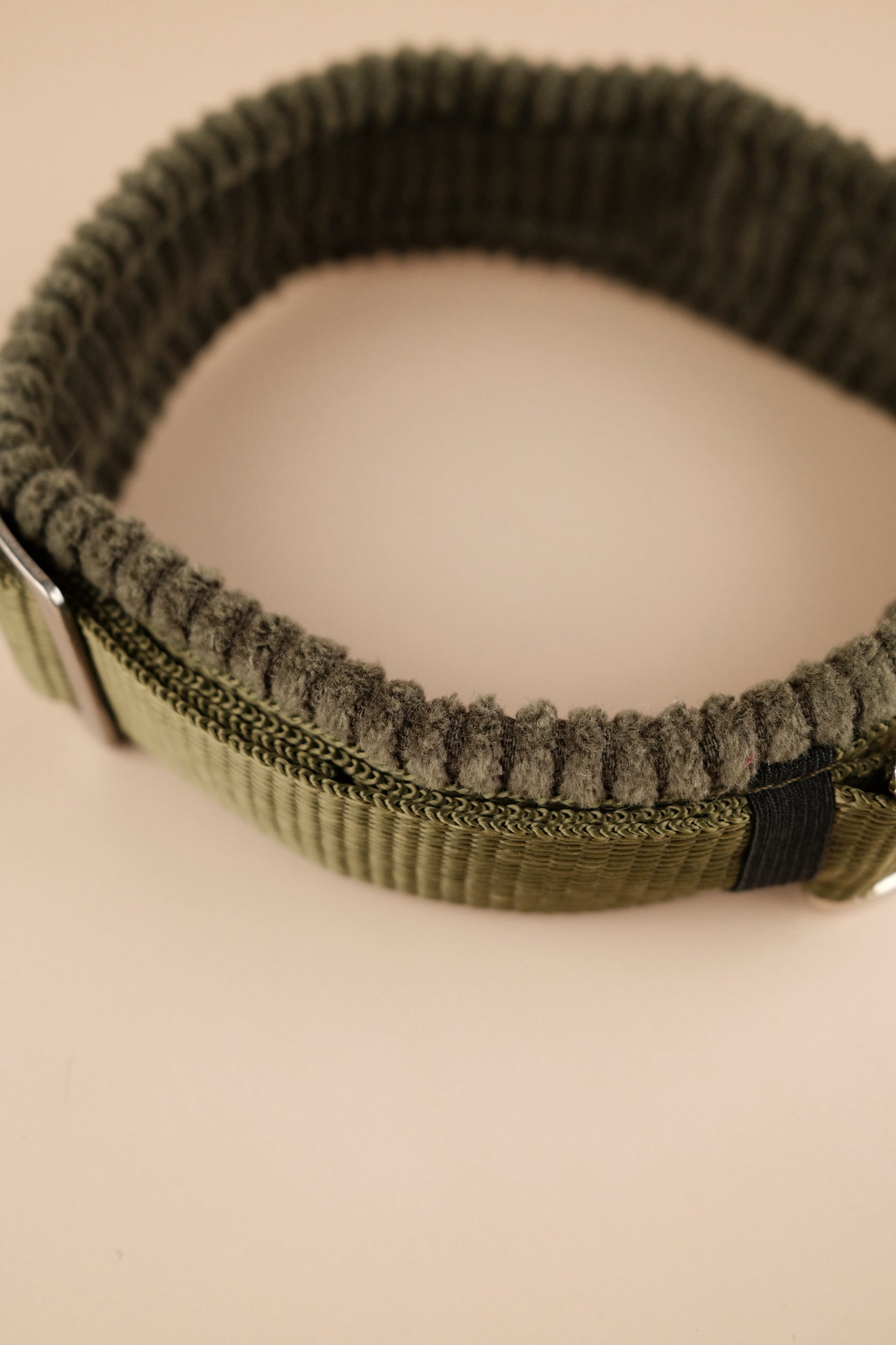 Halsband "Pure Elegance" - Olive mit Cord